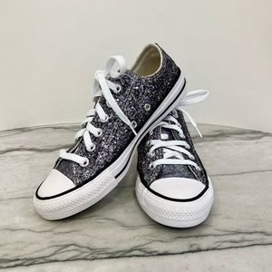 Women’s size 7 Converse All Star silver glitter low top sneakers